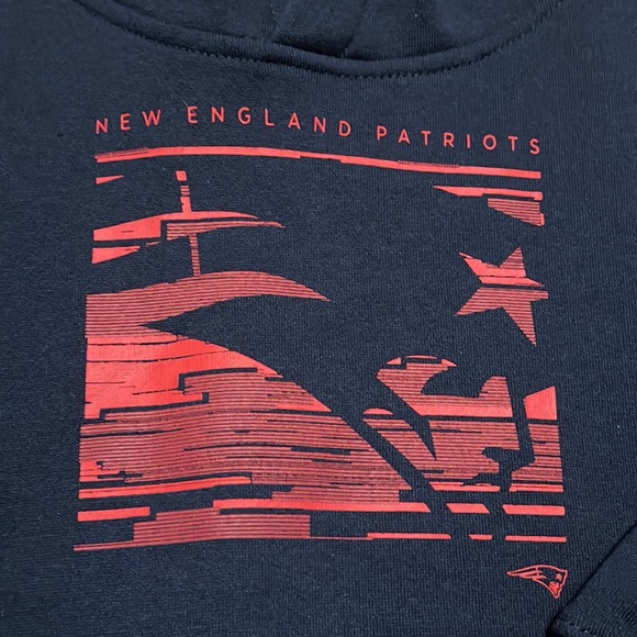 NWT Boys Patriots Sweatshirt - Picture 2 of 4